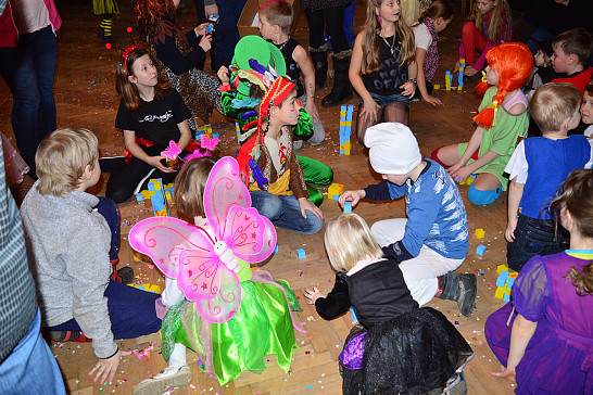 Dětské masky zaplnily sál v Myslívě 20. 2. 2016