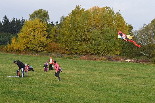 Nad Myslívem létali draci 2016