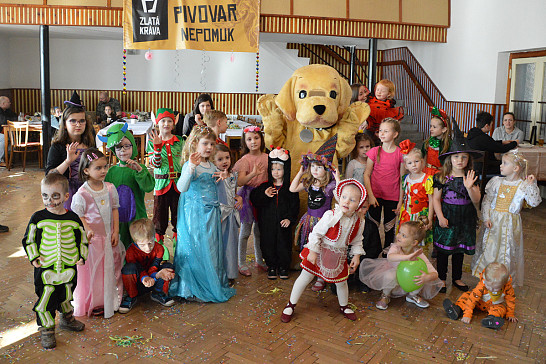 Pozvání  na  maškarní  ples  přijal  i  Maxi pes - 12.2.2022